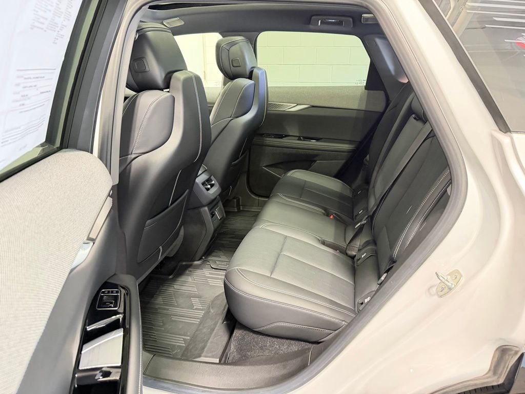 2025 Cadillac OPTIQ Luxury 2