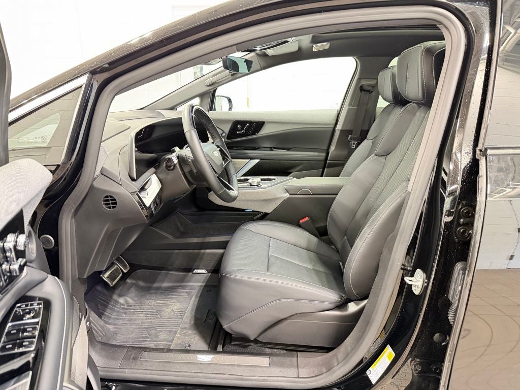 2025 Cadillac OPTIQ Luxury 2
