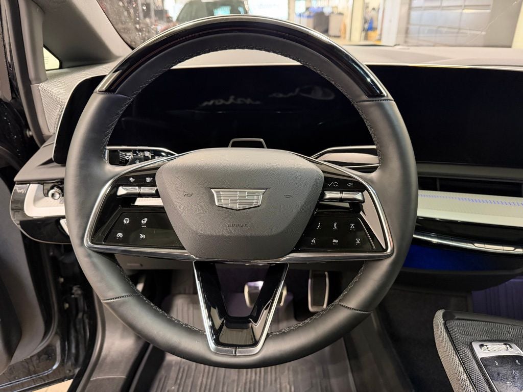 2025 Cadillac OPTIQ Luxury 2