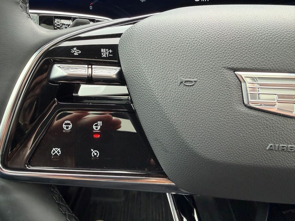 2025 Cadillac OPTIQ Luxury 2