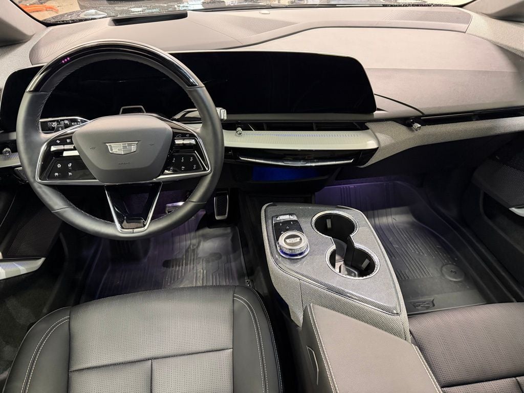 2025 Cadillac OPTIQ Luxury 2