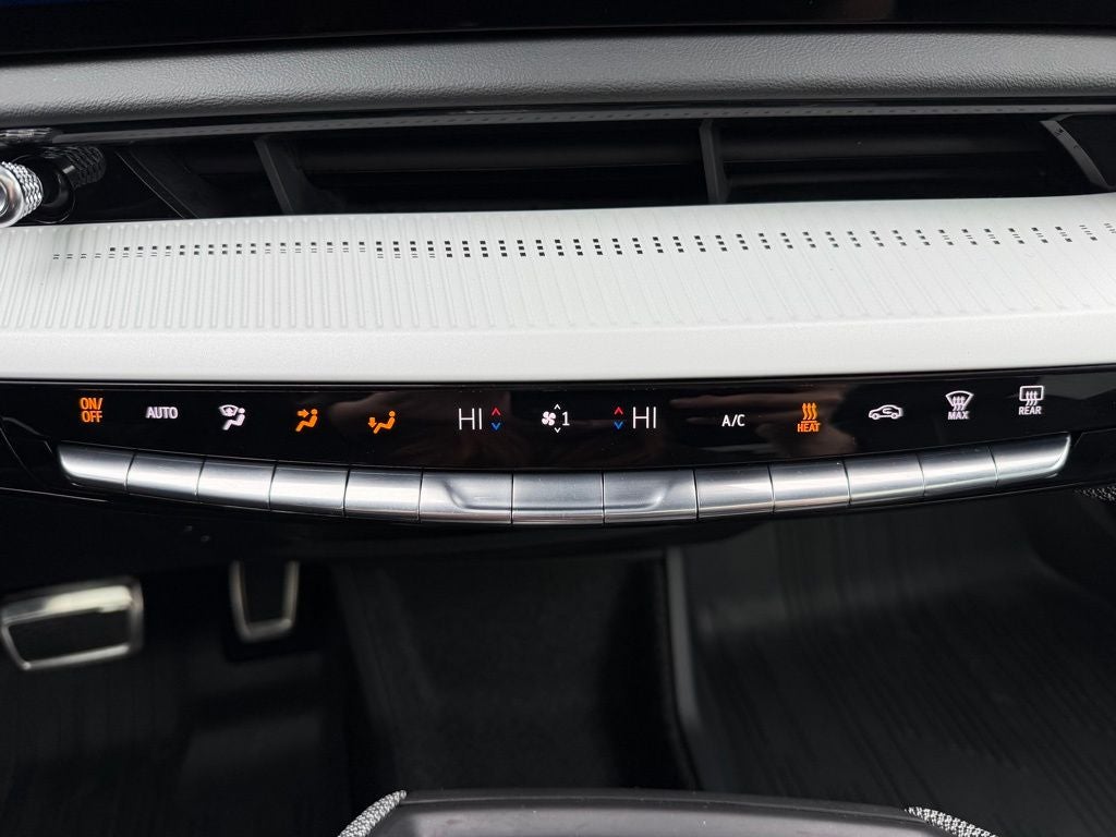 2025 Cadillac OPTIQ Luxury 2