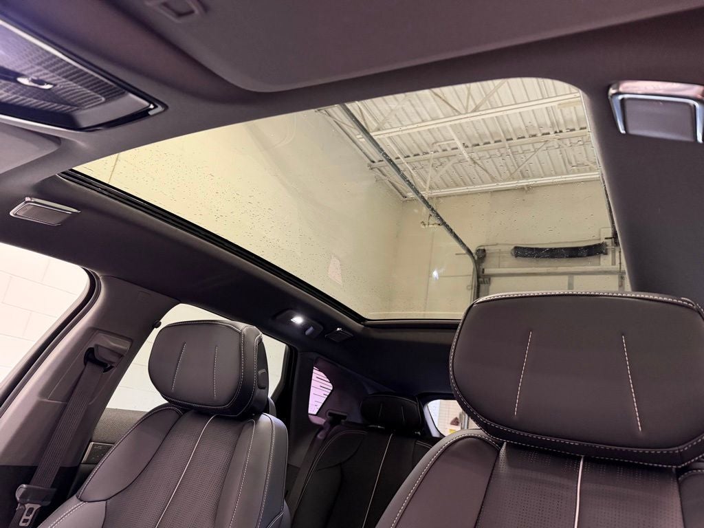 2025 Cadillac OPTIQ Luxury 2