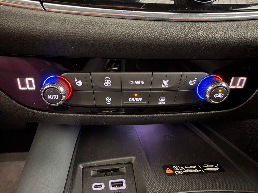 2023 Buick Enclave Essence