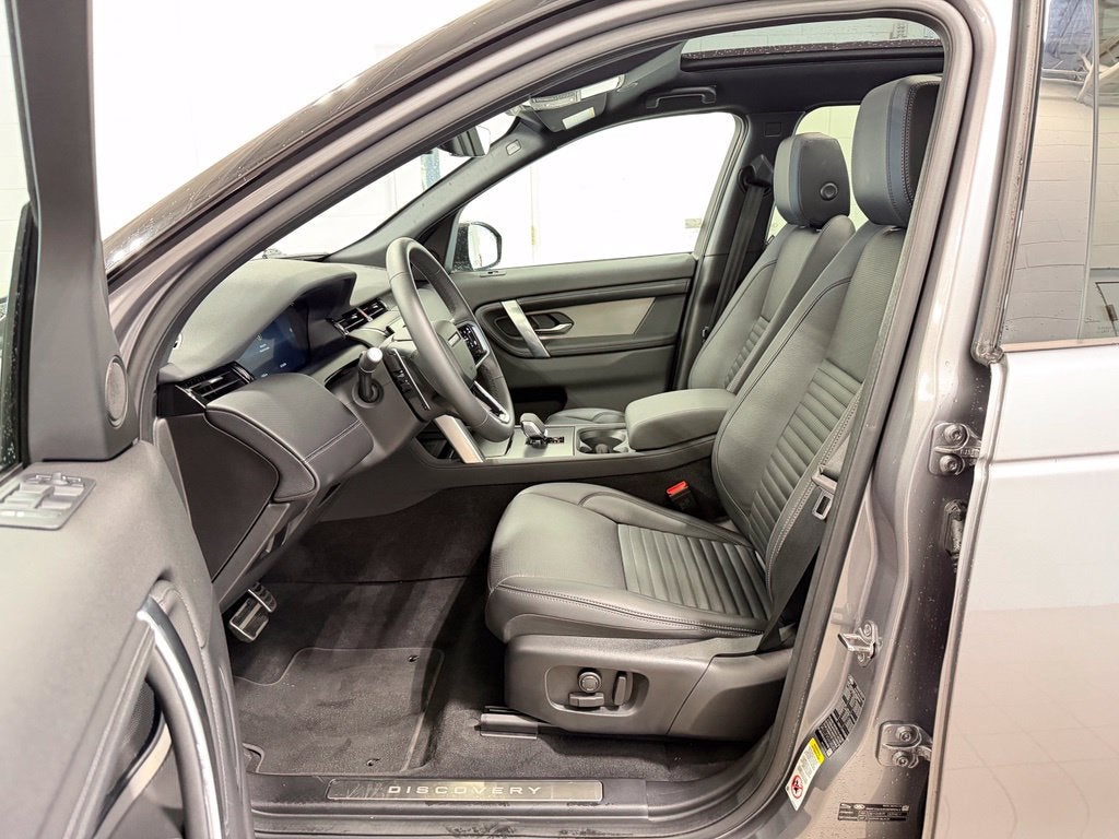 2025 Land Rover Discovery Sport SE