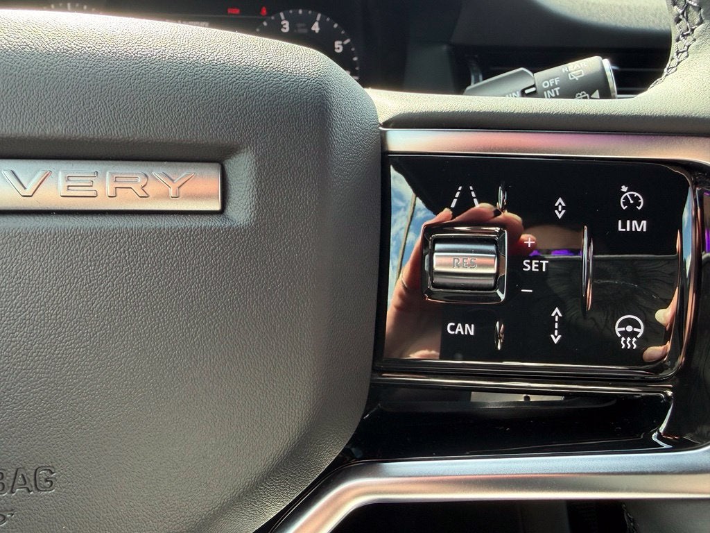 2025 Land Rover Discovery Sport SE