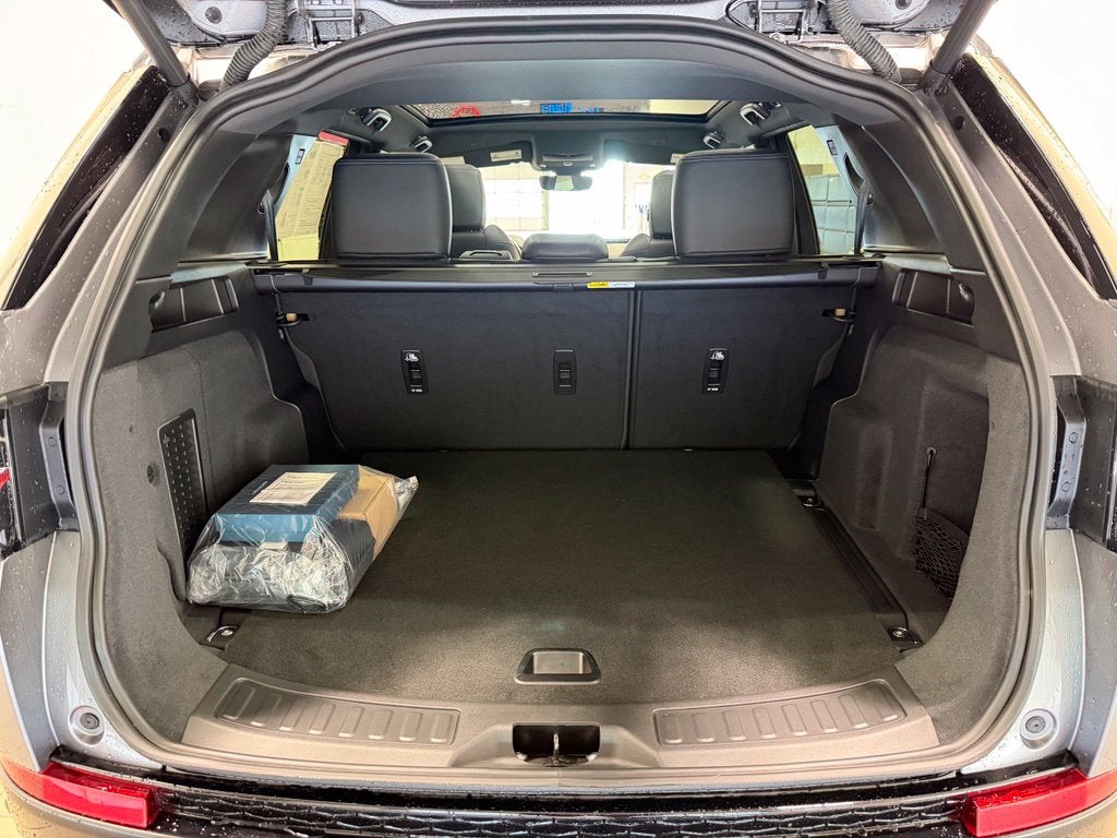 2025 Land Rover Discovery Sport SE