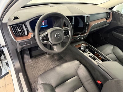2023 Volvo XC60 B5 Plus Bright Theme