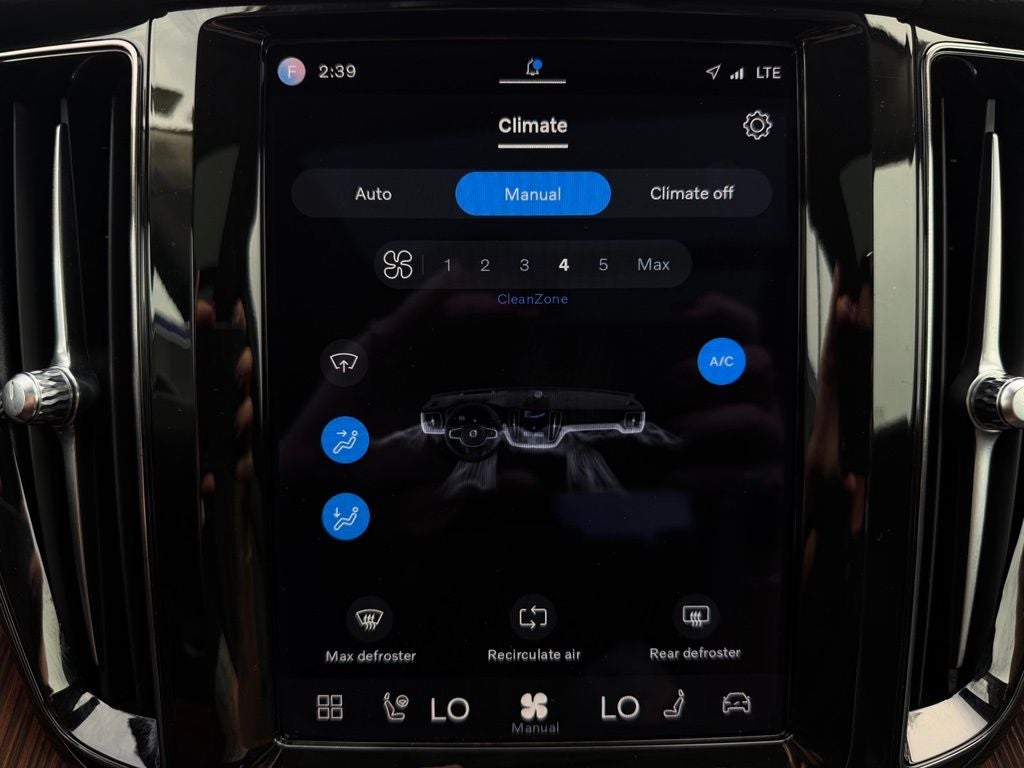 2023 Volvo XC60 B5 Plus Bright Theme